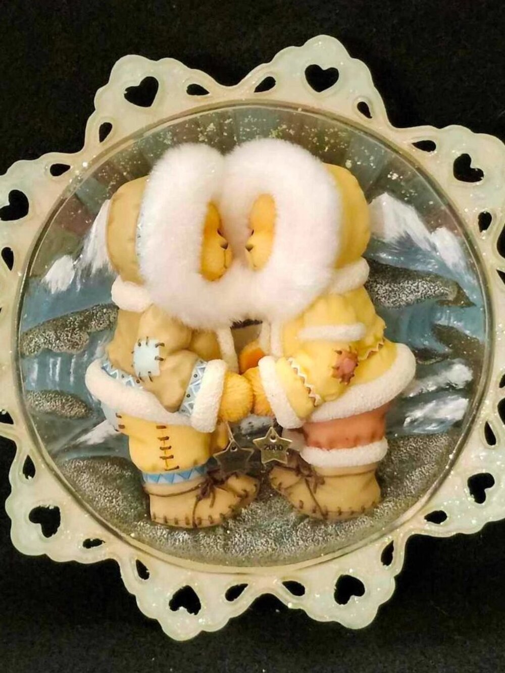 Cherished Teddies '' Eskimos Holding Each Other Star Plate''